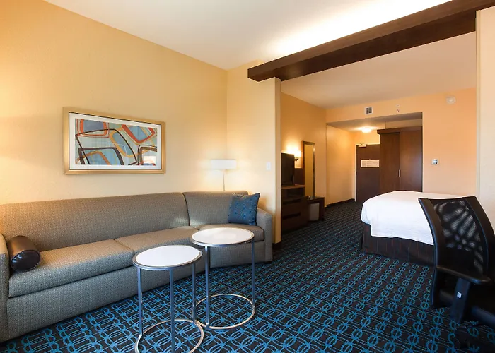 Hotel Fairfield & By Marriott Clearwater 3*