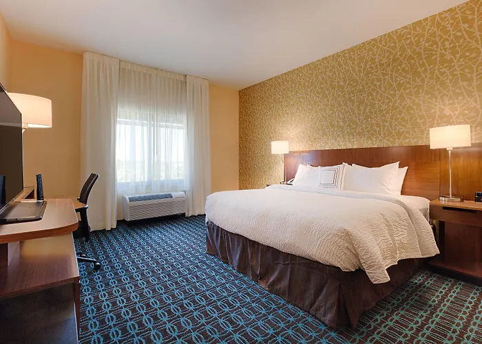 Hotel Fairfield & By Marriott Clearwater 3*