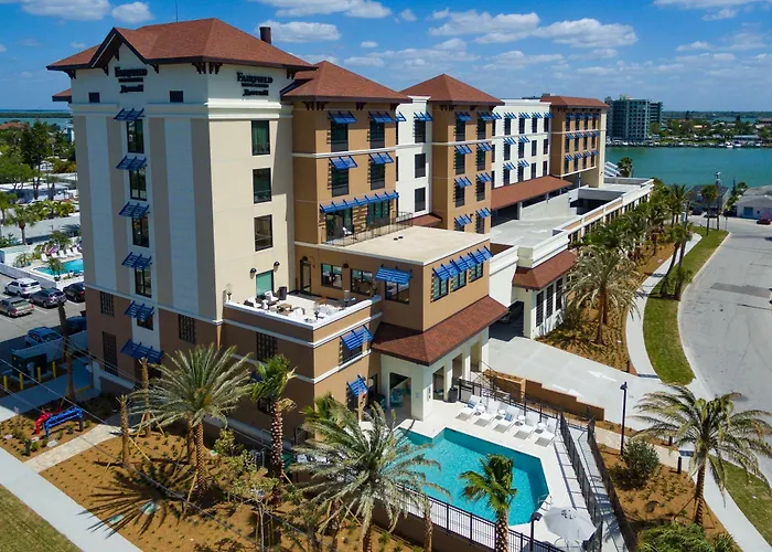 Hotel Fairfield & By Marriott Clearwater 3*